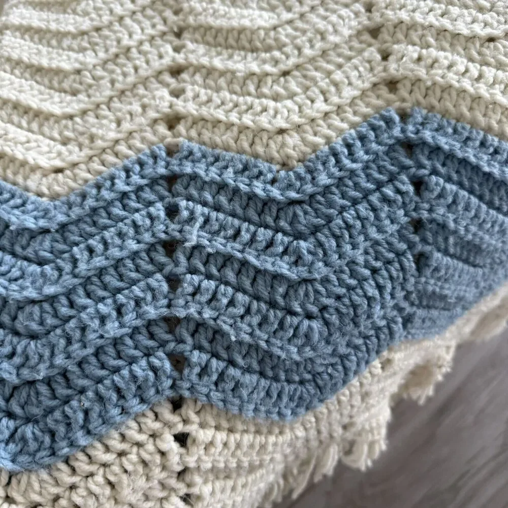 Vintage Handmade 61x51 Crochet Throw Lap Handmade Blanket Chevron‎ Blue White
